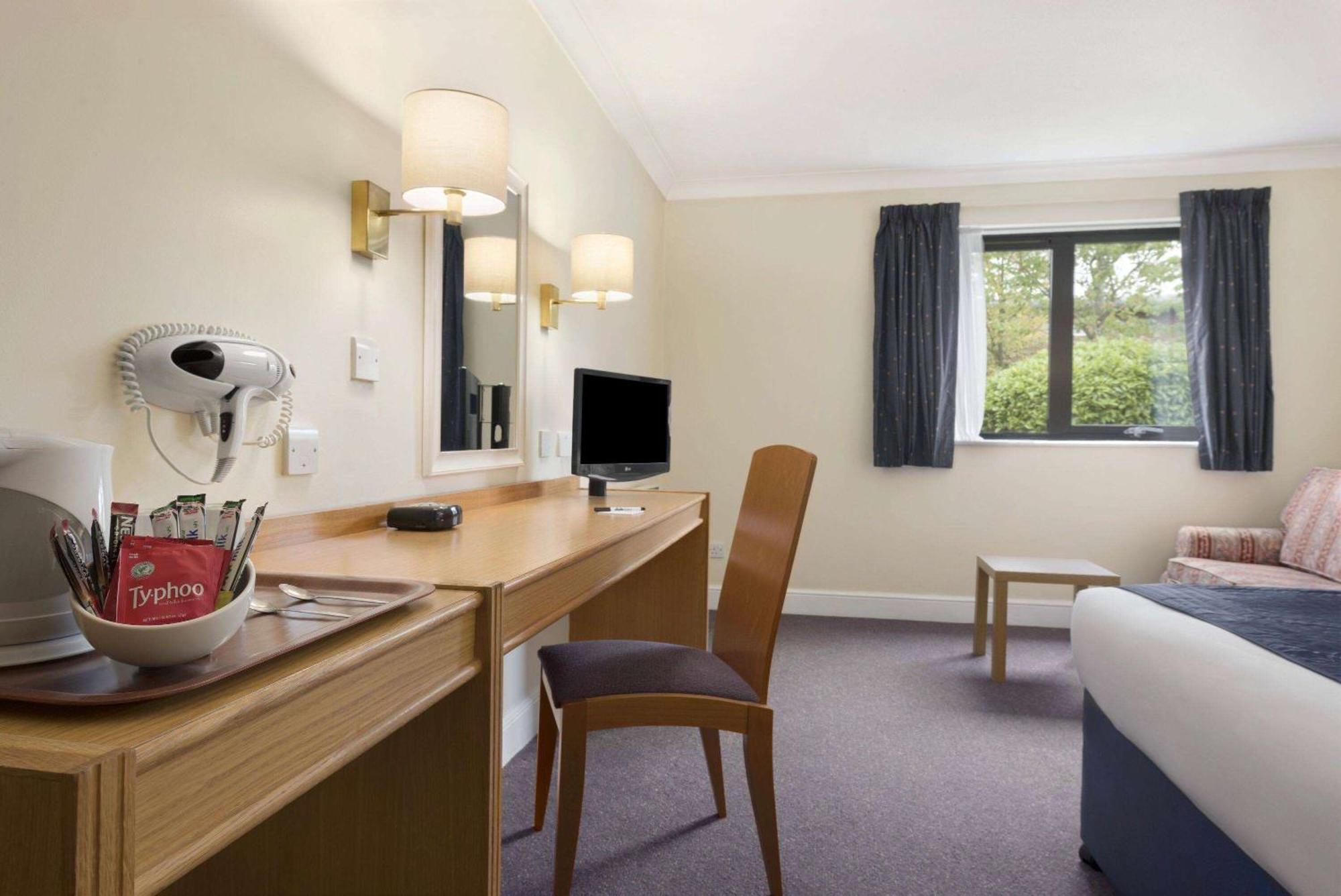 Days Inn Стаффорд Екстер'єр фото
