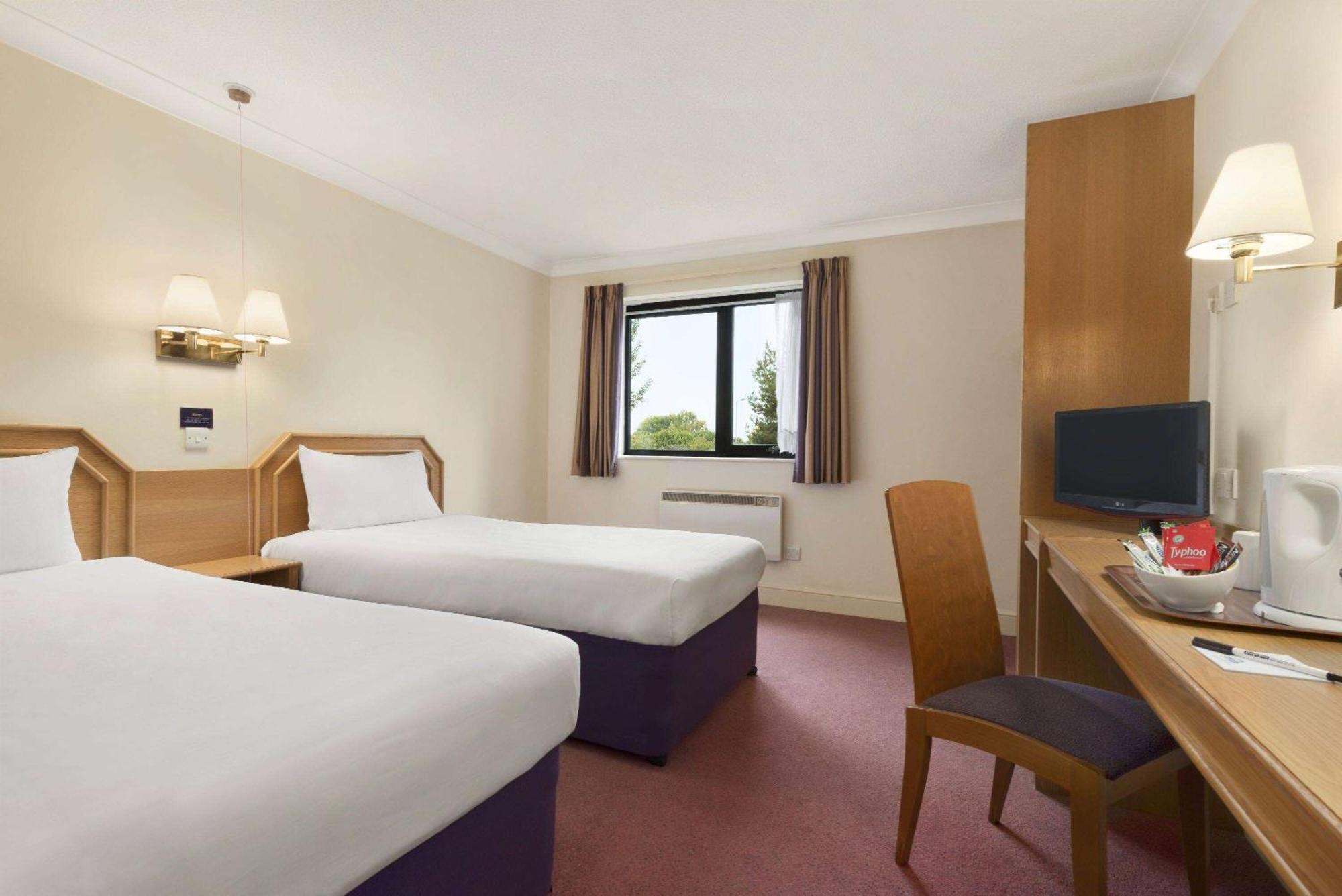 Days Inn Стаффорд Екстер'єр фото