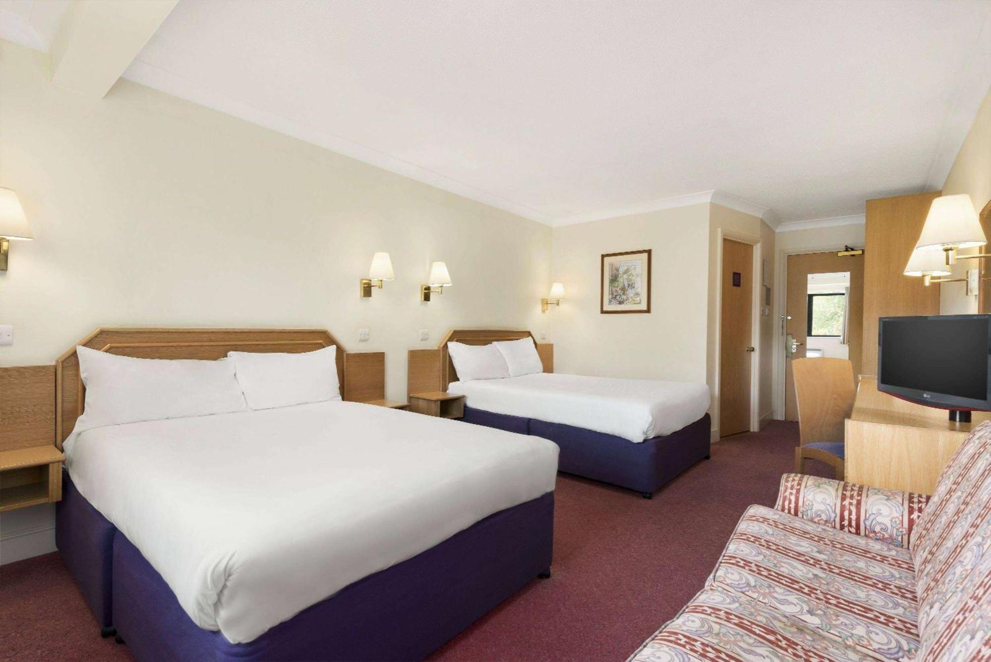 Days Inn Стаффорд Екстер'єр фото