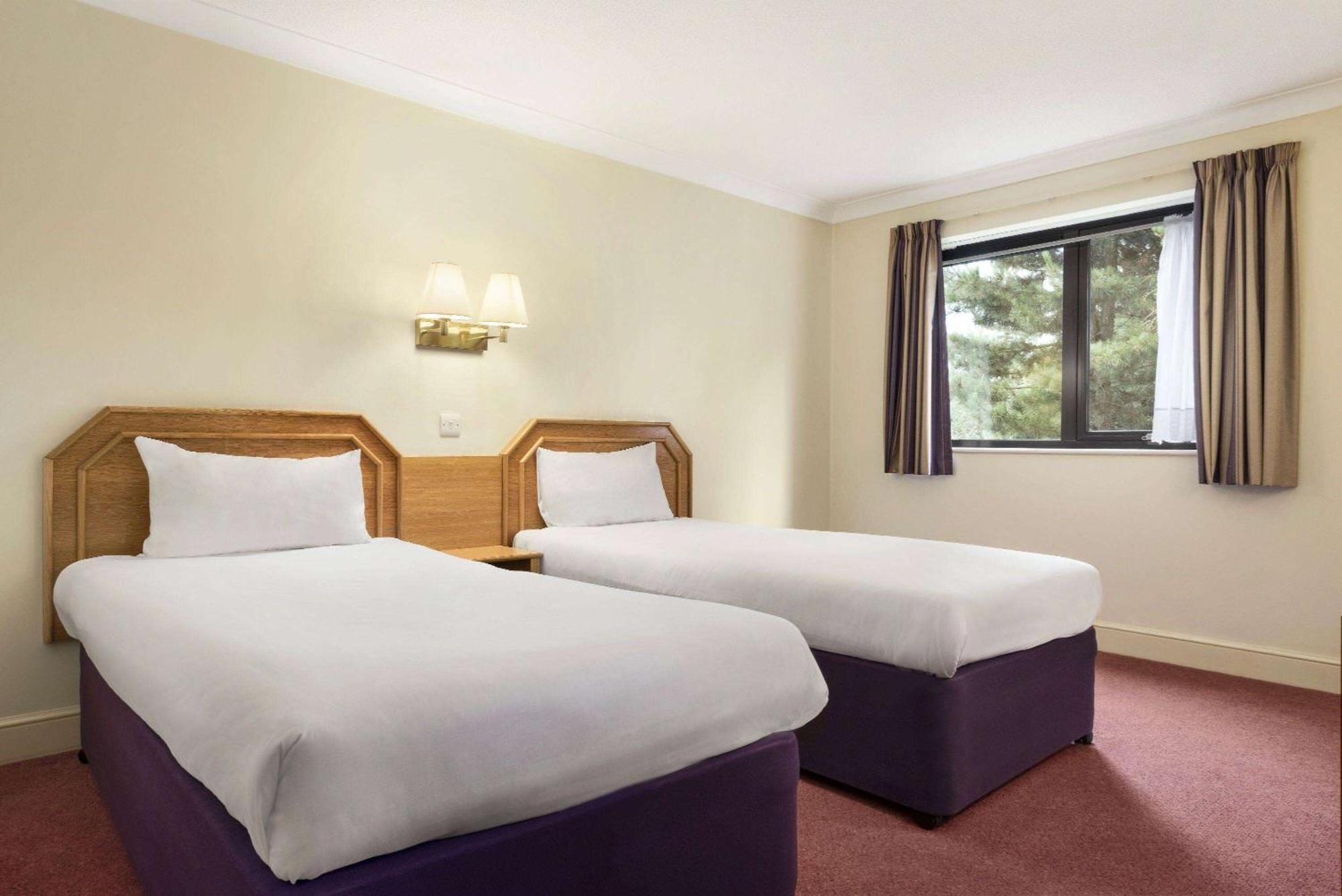 Days Inn Стаффорд Екстер'єр фото
