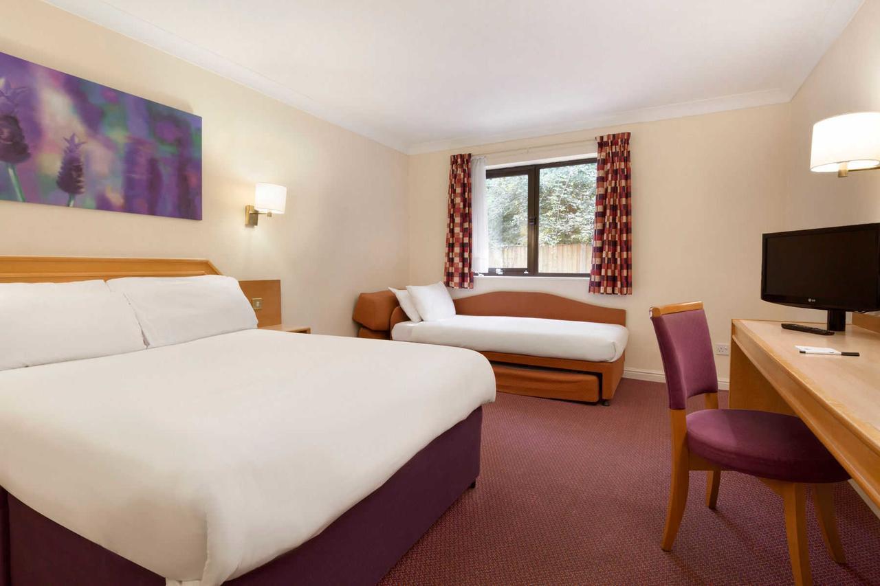 Days Inn Стаффорд Екстер'єр фото