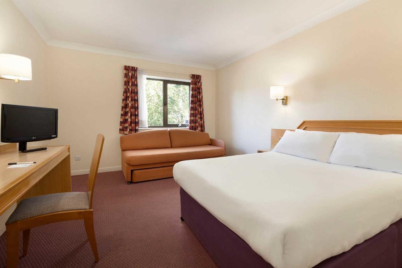 Days Inn Стаффорд Екстер'єр фото
