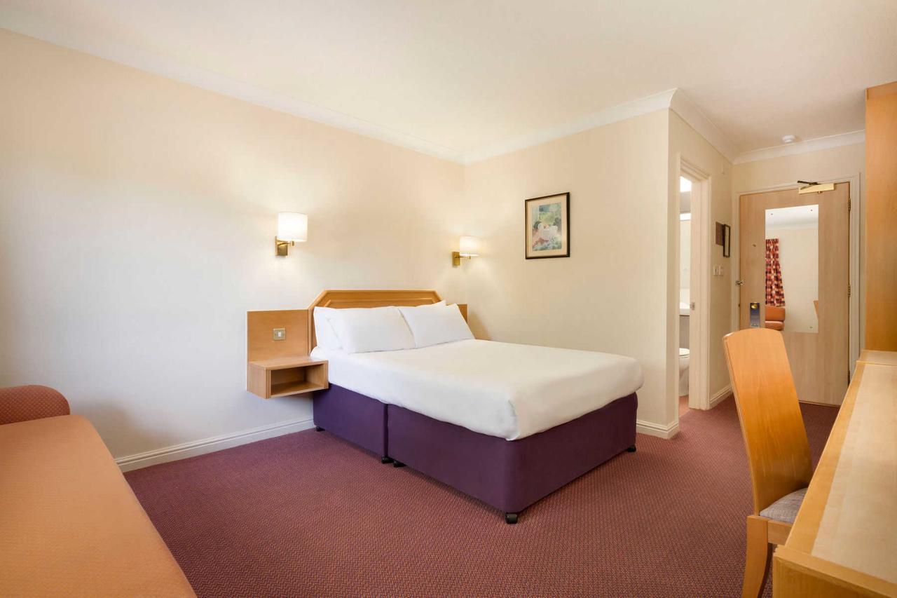 Days Inn Стаффорд Екстер'єр фото